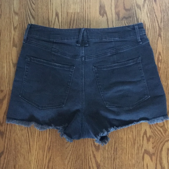 Good American Good Curve Short size 12/31 - Picture 2 of 4